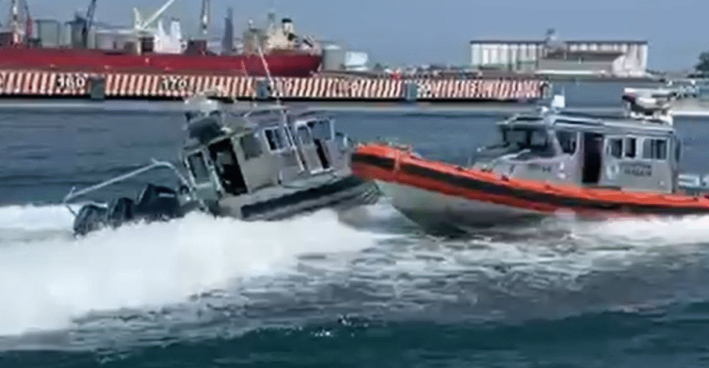 Dos marinos resultan heridos tras choque de embarcaciones en Veracruz