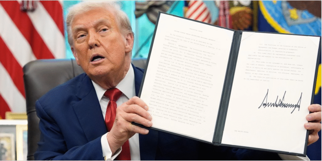 Trump firma orden que da luz verde a la venta de TikTok