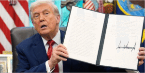 Trump firma orden que da luz verde a la venta de TikTok
