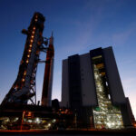 NASA acelera el regreso a la Luna: base permanente y misiones cada seis meses para 2028